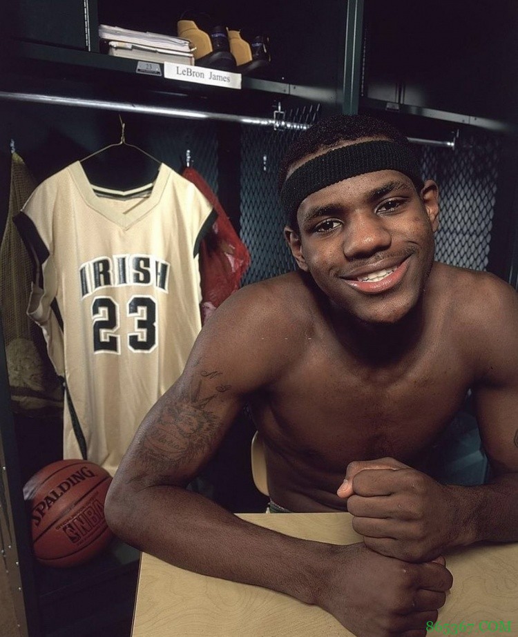 詹姆斯赛后转发自己高中时照片：#YoungKing??