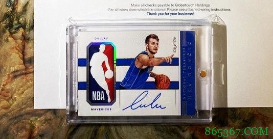 一张东契奇新秀赛季球星卡近日以460万美元成交 为历史第二高价