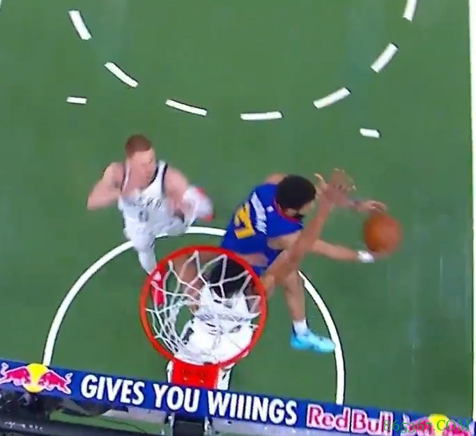 好腰!穆雷突破内线 面对字母哥补防超级反手拉杆命中