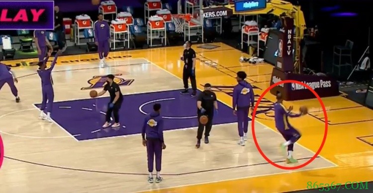 耍个新招？詹姆斯赛前热身时 右侧底角天勾三分命中