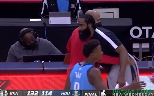 篮网VS火箭述评:跑轰三分对飙!玩命的态度 但夹击对登哥没用