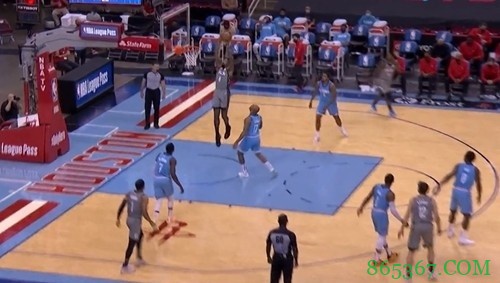 篮网VS火箭述评:跑轰三分对飙!玩命的态度 但夹击对登哥没用