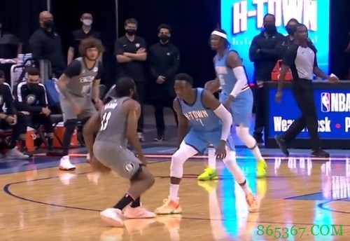 篮网VS火箭述评:跑轰三分对飙!玩命的态度 但夹击对登哥没用