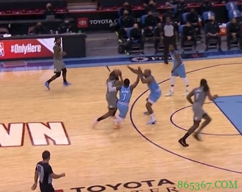 篮网VS火箭述评:跑轰三分对飙!玩命的态度 但夹击对登哥没用