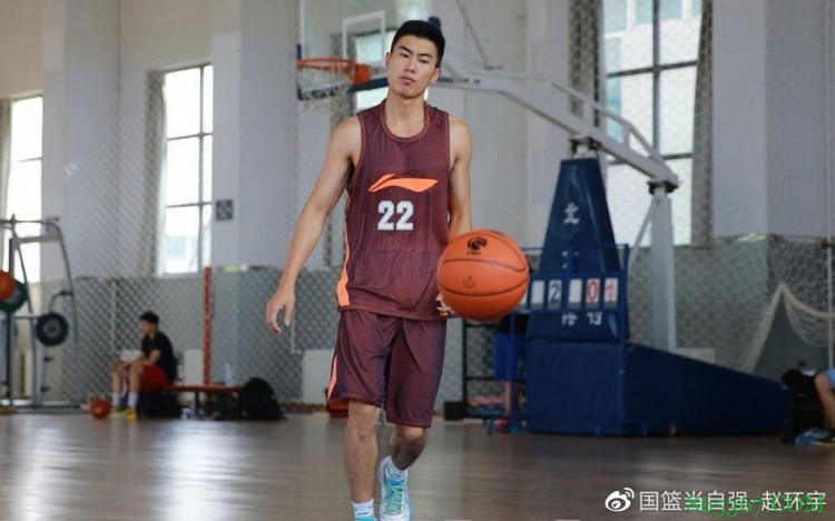 CBA首位状元秀方君磊已辞掉新华书店工作 入职高校成为体育老师