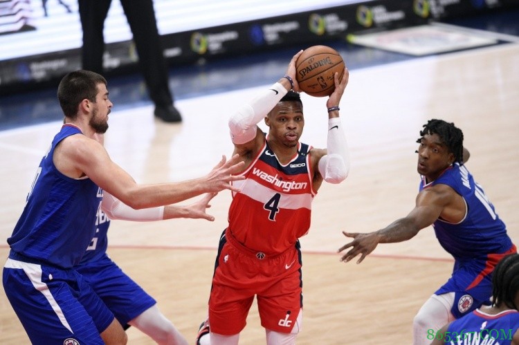 威少飞身拼抢前场板！比尔：当时一道红影飘过 我知道一定是他