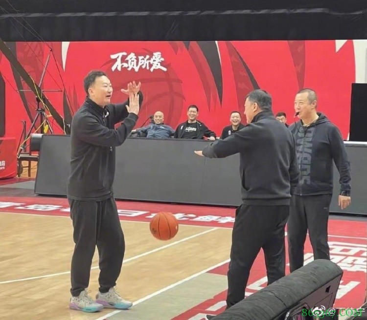 CBA裁判全明星赛：三名主帅任裁判 刘维伟吹出一T