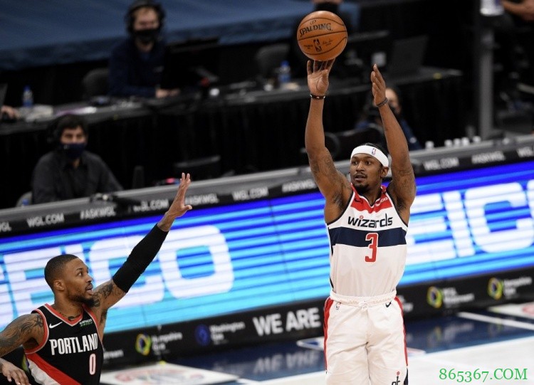 比尔19年续约前找利拉德讨论了忠诚 之后两人均和母队续下长约