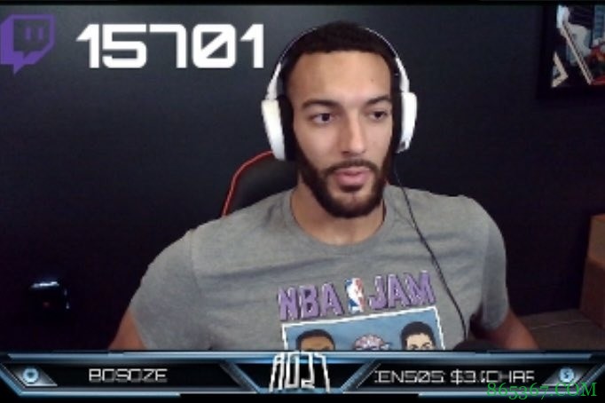 戈贝尔今日游戏直播穿印有马龙&斯托克顿T恤 疑似回应詹姆斯