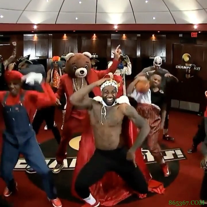 ?️詹姆斯转发热火时期经典哈林摇:???历史最佳