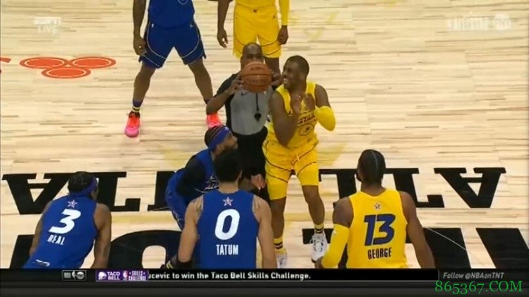 整活儿！保罗跳球跳赢康利 库里场下疯狂庆祝