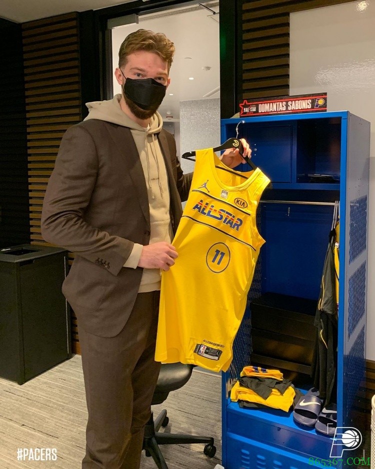 弄啥嘞?其他全明星都有豪华更衣柜 小萨仅一个铁皮箱子