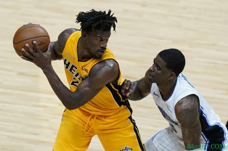 ?巴特勒27+8+11 武切维奇24+17 培根21分 热火拆穿魔术