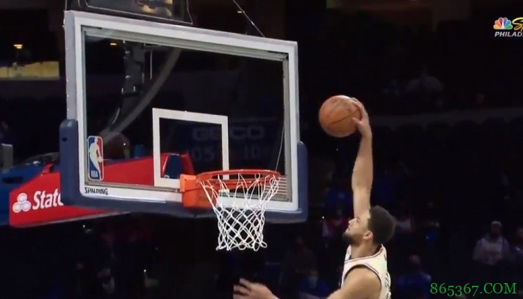 强势回归!西蒙斯接小库里妙传滞空暴扣大秀肌肉