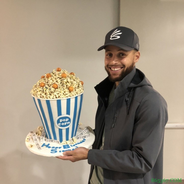 库里：投丢了个罚球 不然就33岁33分了