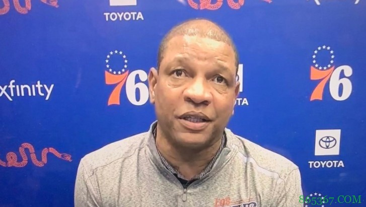 里弗斯:西蒙斯就像一个捕手 球迷在场让球员们非常兴奋