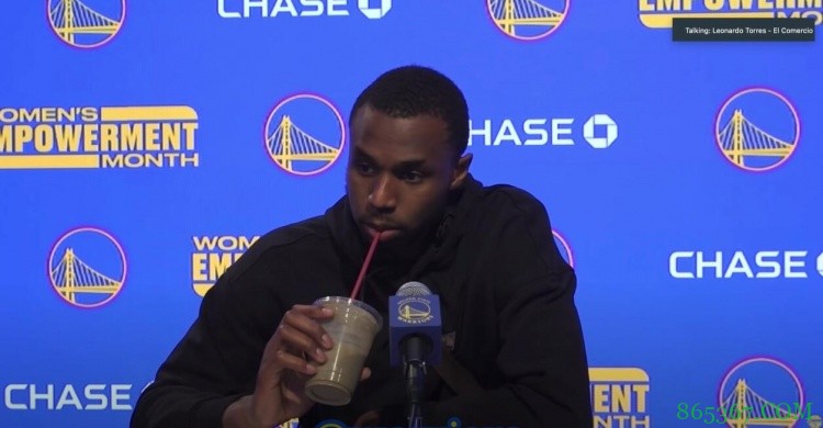 维金斯:库里总能吸引两到三人的防守 但他都能从容应对