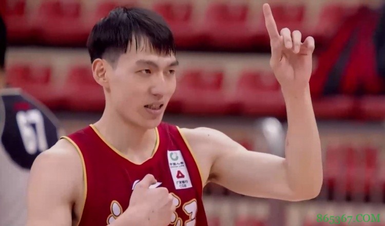 失误不失手感！吴前VS新疆29分8助攻8失误 末节轰出三分三连击