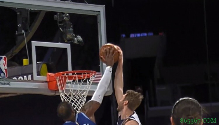 休得张狂!莱曼欲单手劈扣 詹姆斯斜刺杀出送大帽