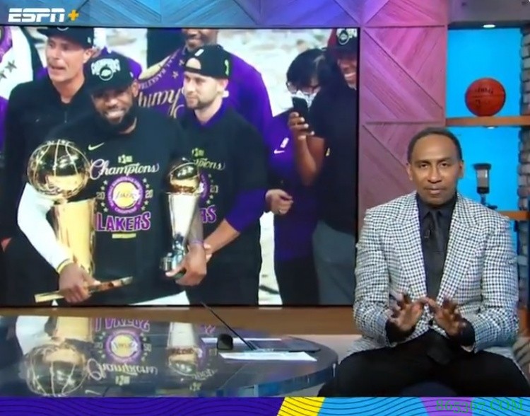 A-史密斯:詹姆斯是MVP的最有力竞争者 我们现在就给他投票