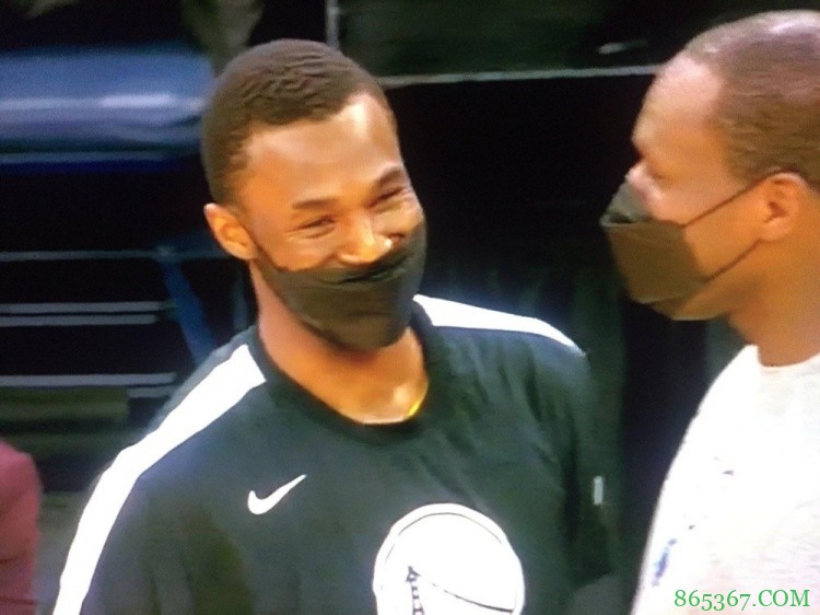 维金斯砍下勇士生涯首个40分 口罩之下显露温暖纯真之笑容