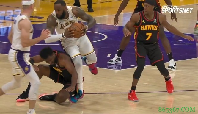 所罗门-希尔：不会故意让其他球员出局 祈祷詹姆斯早日康复