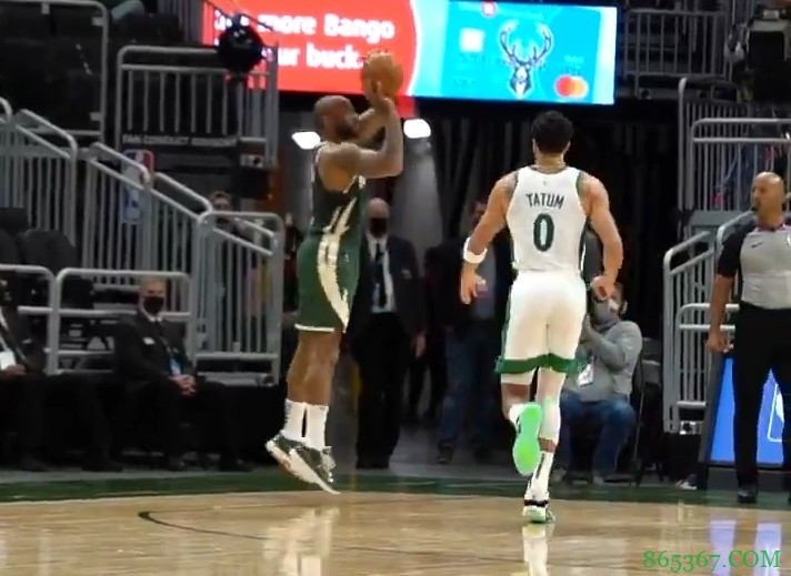 塔克底角命中大空位三分 终迎雄鹿生涯首分