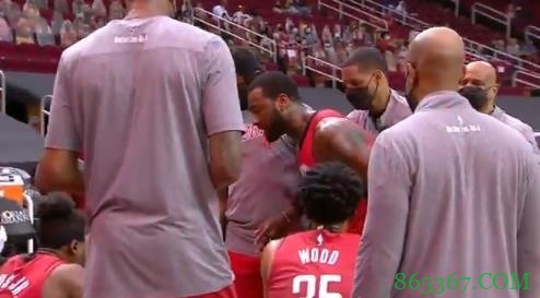 与队友激烈交流?沃尔:不予置评