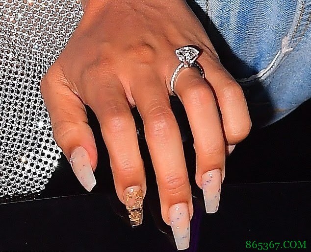 欧文与未婚妻的情感历程：前年订婚去年取关 如今终迎爱的结晶