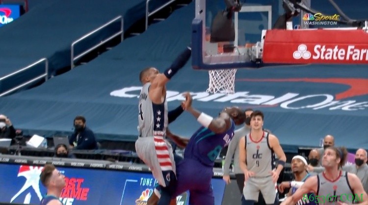 写作威少读作横!威少一步强突起飞战斧隔扣比永博2+1