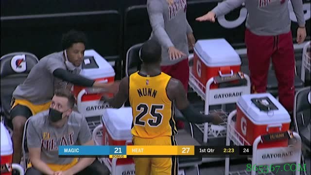 ?巴特勒27+8+11 武切维奇24+17 培根21分 热火拆穿魔术