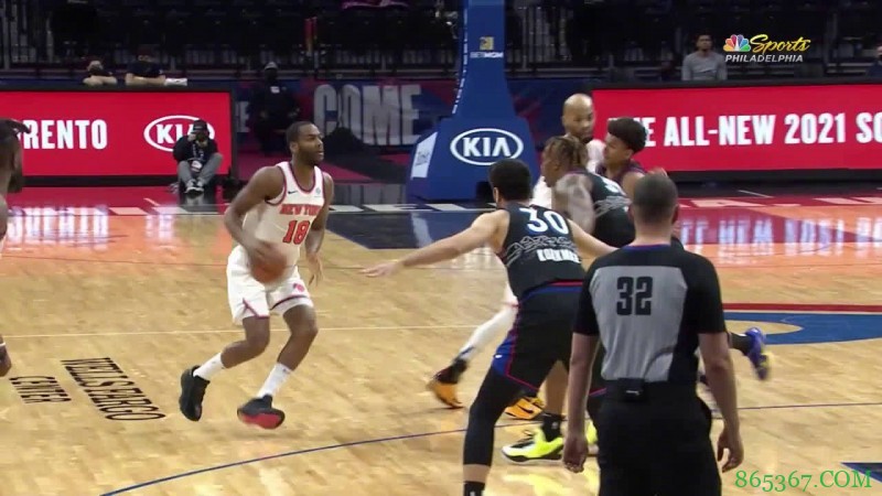 ?哈里斯30+6 库里20分 兰德尔19+15+8 76人逆转尼克斯