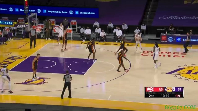 ?科林斯27+16 哈雷尔23+11 詹姆斯伤退 老鹰战胜湖人迎8连胜