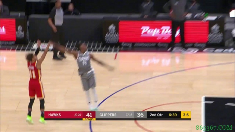 ?曼恩21+10 肯纳德20+7 特雷-杨28+8 快船22分逆转老鹰