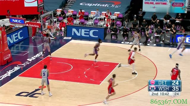 ?威少19+19+10 比尔伤退17+6 奇才6人上双战胜活塞