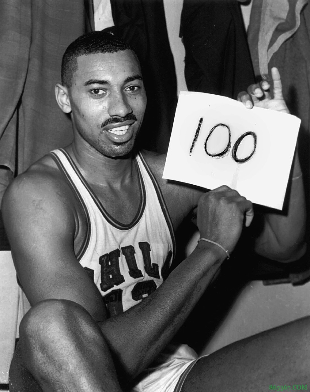 59年前的今天:张伯伦砍100分创NBA单场得分纪录 至今无人可破