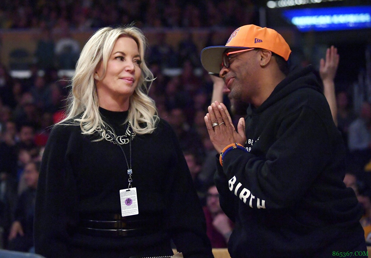 珍妮-巴斯:当阵中拥有老詹时目标一定会是夺冠 愿为此支付奢侈税