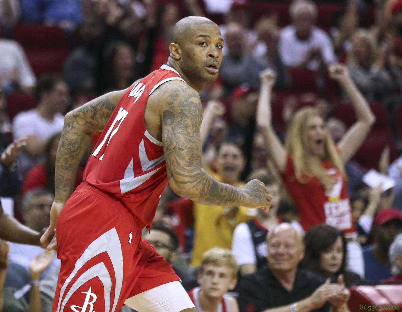 雄鹿今年休赛期最多能给塔克一份2年1700万美元续约合同