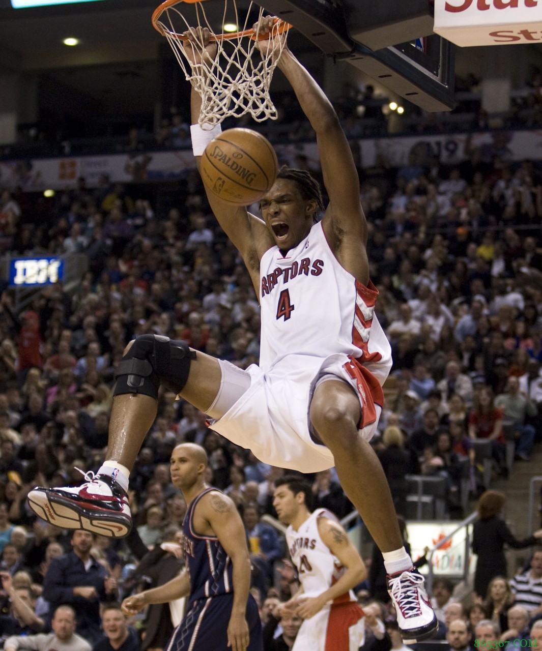 波什：海沃德在17-18赛季揭幕战上遭遇重伤促使我做出了退役决定