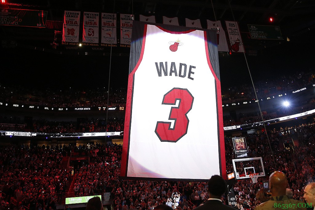 韦德转发自己在NCAA砍三双率队晋级的集锦：这改变了我的人生