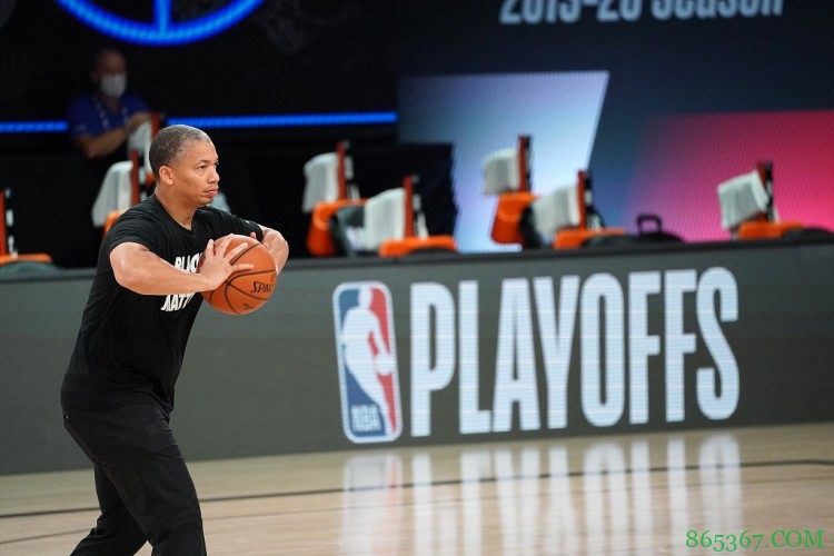 泰伦-卢:球队攻防趋于平衡 从波波维奇身上学到很多东西