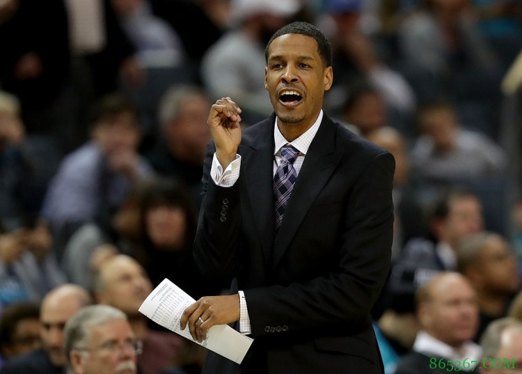 塞拉斯：球员们打得很努力 为他们感到自豪