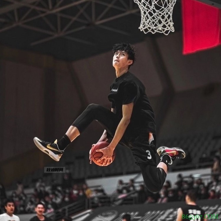 媒体人:曾凡博收到今年耐克篮球峰会邀请