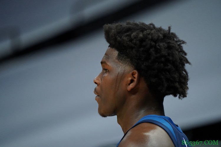 射程不足！爱德华兹三分7中0&空砍23分10篮板