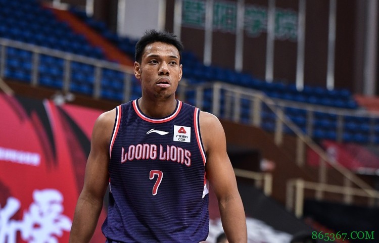 大心脏！祝铭震砍下24+5 冷静压哨上演准绝杀