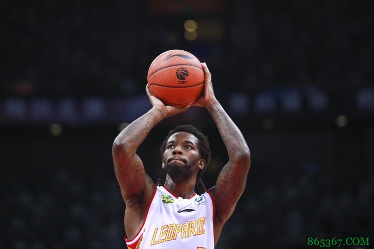 布克伤情加重导致今日缺阵 伯顿10投仅1中拿下2分8板9助