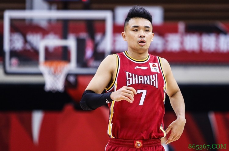 忒高效了！原帅15投11中 三分线外7中5轰下27分