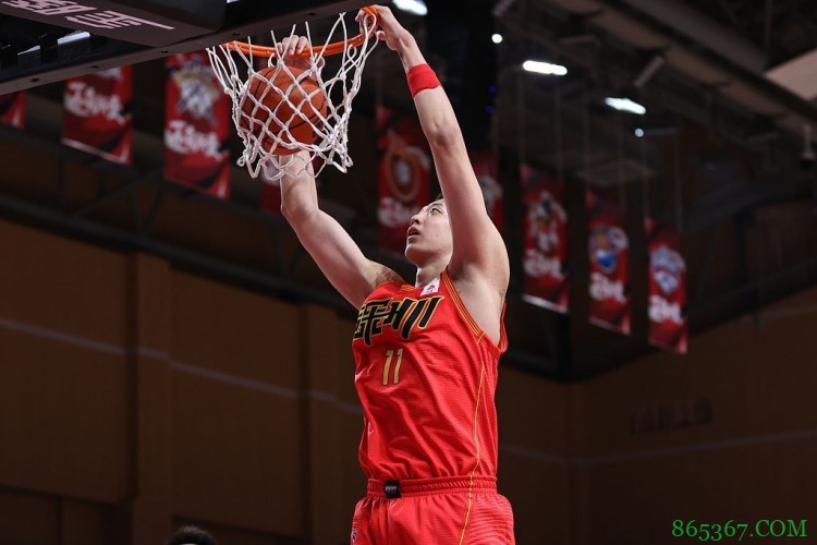 赛季首个双20！沈梓捷砍下22分20板3助2断3帽全面数据