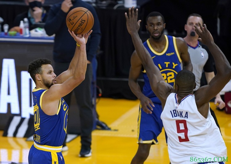 库里6次单月命中75+记三分 为其他球员获此成就次数的总和