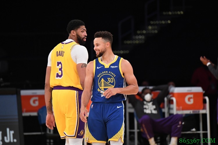 浓眉发推吹库里：哇！这家伙简直就是作弊啊！